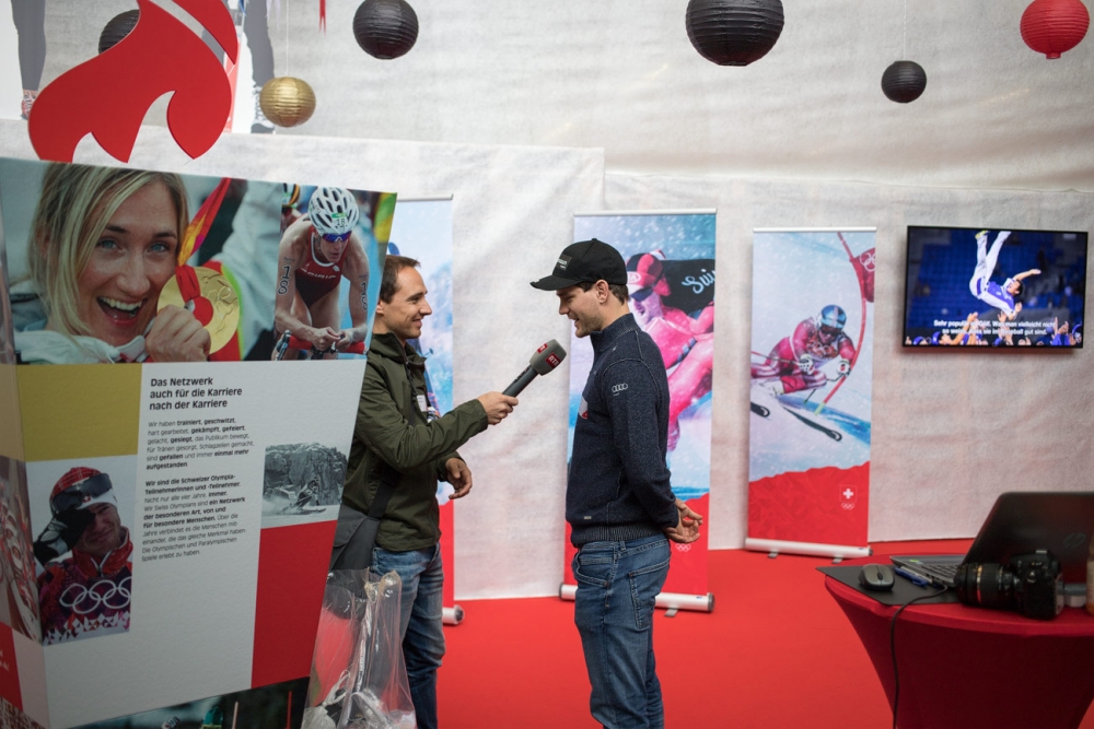 Unser Stand wird ist als Kulisse für Interviews gefragt